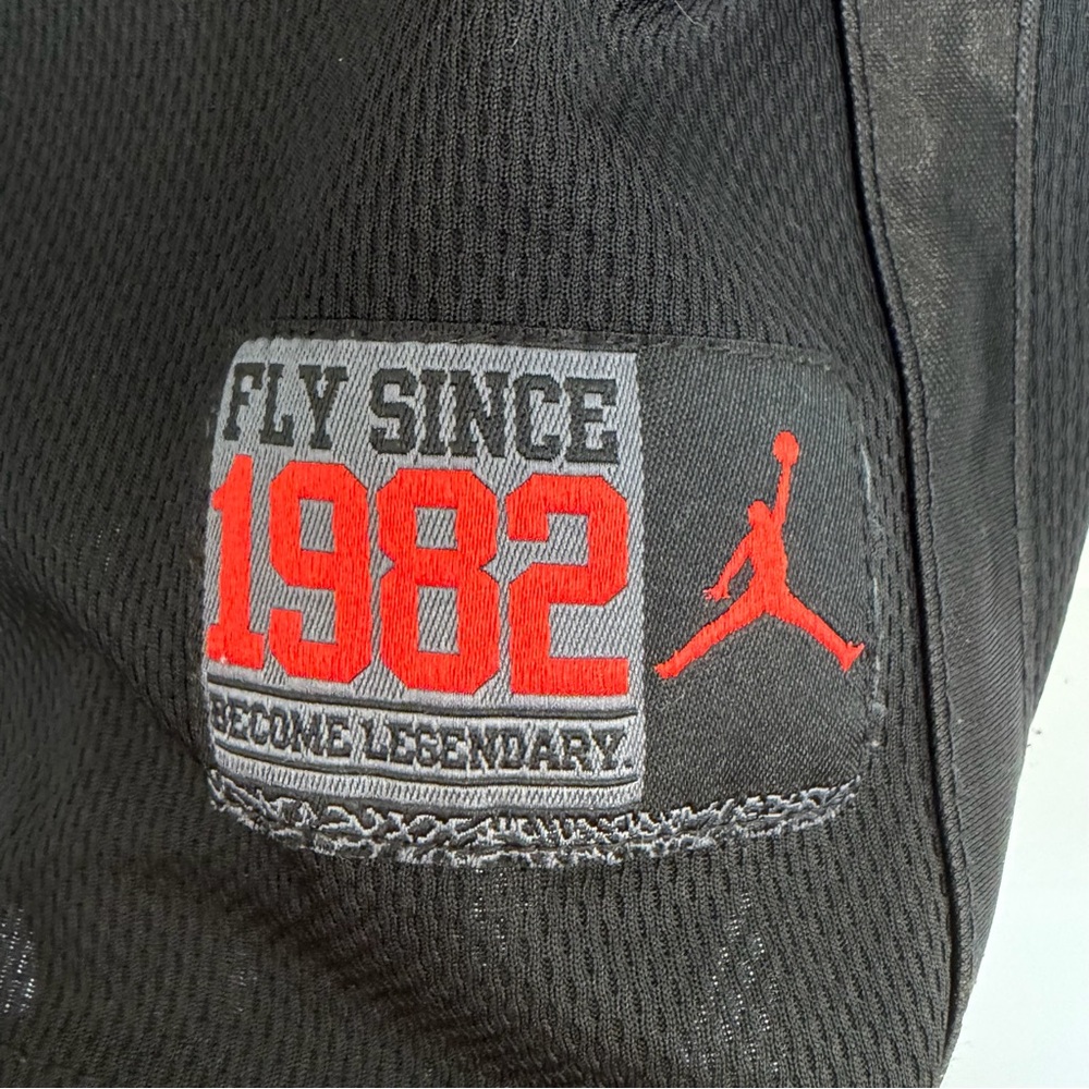 AIR JORDAN #23 JORDAN BLACK RED STITCHED JERSEY KIDS LARGE - Picture 3 of 7